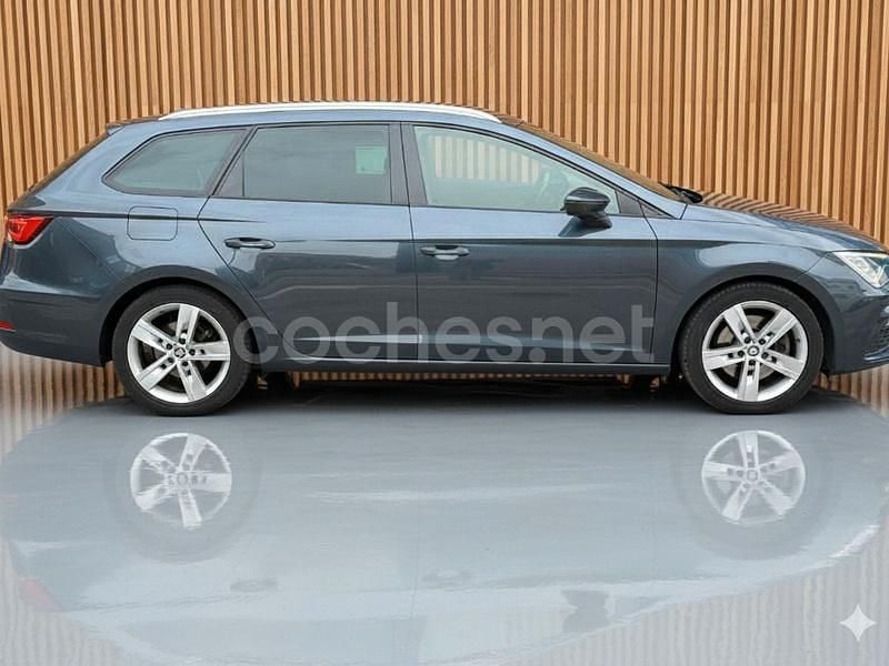 Usado Seat Leon FR 150 CV (110 kW) 2020 Gris / plata Familiar