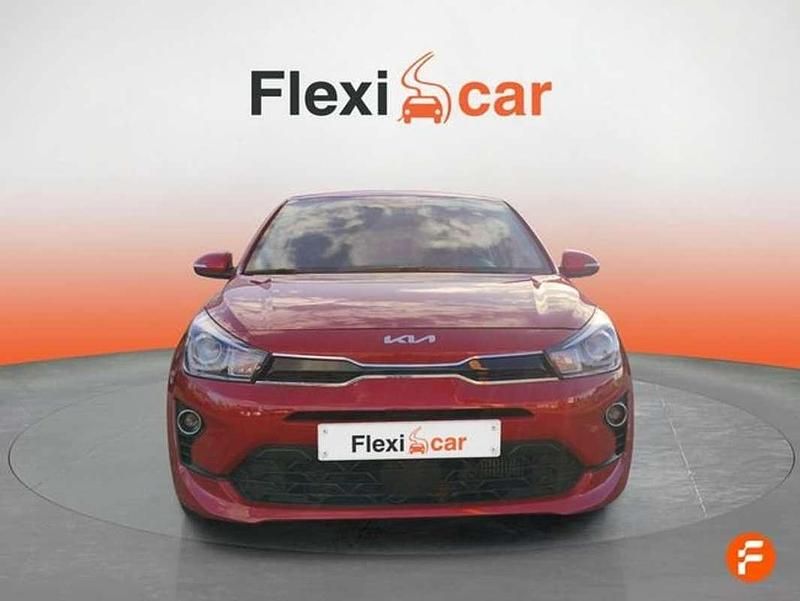 Usado Kia Rio 101 CV (74 kW) 2022 Rojo Berlina