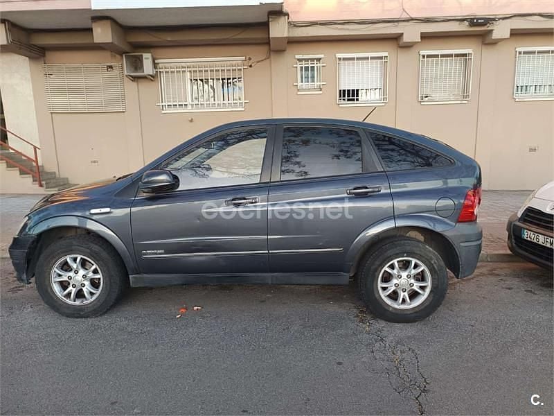 Usado Ssangyong (KGM) Actyon 141 CV (103 kW) 2008 Gris / plata SUV