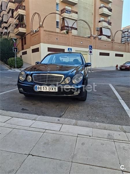 Usado Mercedes E270 Elegance 170 CV (125 kW) 2002 Negro Berlina