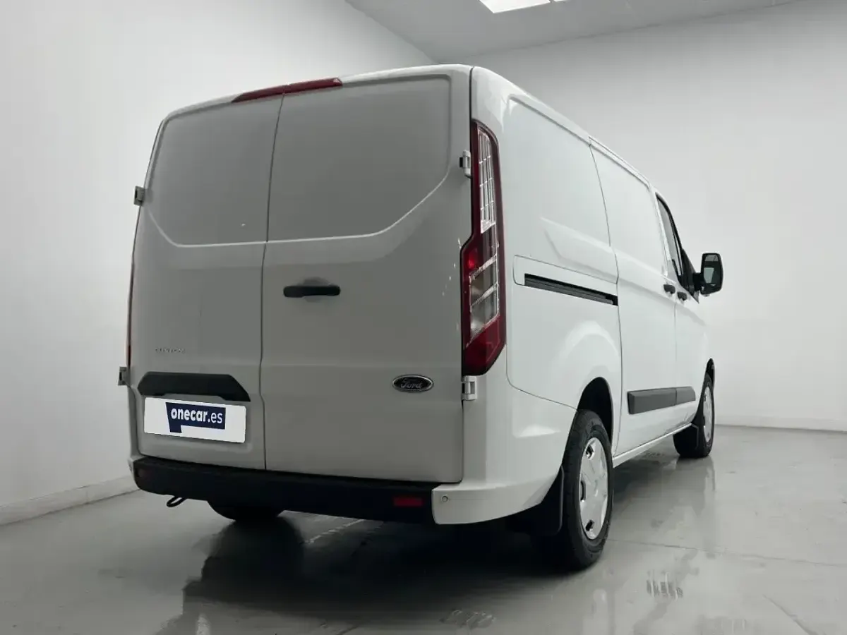 Usado Ford Transit Custom Trend 130 CV (95 kW) 2022 Blanco Van
