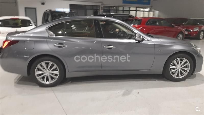 Usado Infiniti Q50 Premium 170 CV (125 kW) 2018 Gris / plata Berlina