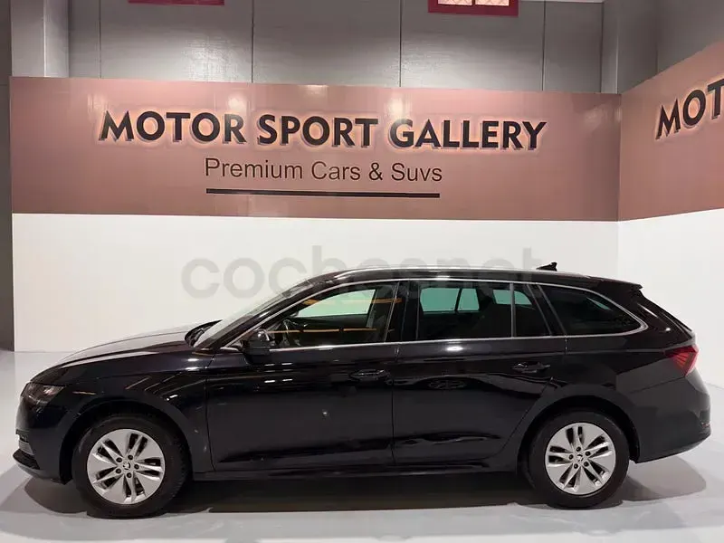 Usado Skoda Octavia Selection 115 CV (84 kW) 2023 Negro Familiar