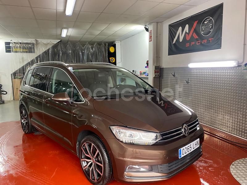 Usado VW Touran Advance 150 CV (110 kW) 2017 Marrón Monovolumen