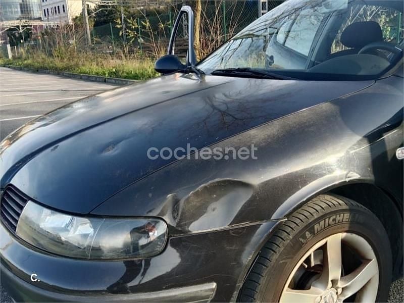 Usado Seat Leon Sport 110 CV (80 kW) 2005 Negro Utilitario