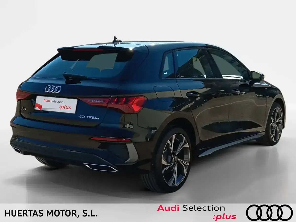 Usado Audi A3 S-Line 204 CV (150 kW) 2024 Negro Berlina