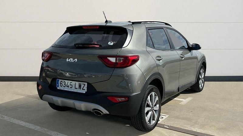 Usado Kia Stonic 84 CV (61 kW) 2022 Gris SUV