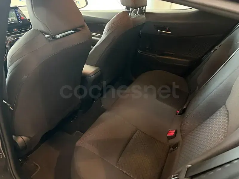 Usado Toyota C-HR Active 122 CV (89 kW) 2021 Gris / plata SUV