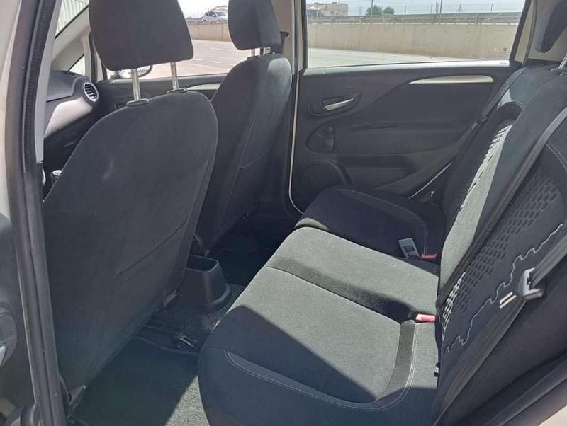 Usado Peugeot 208 75 CV (55 kW) 2018 Plateado Utilitario