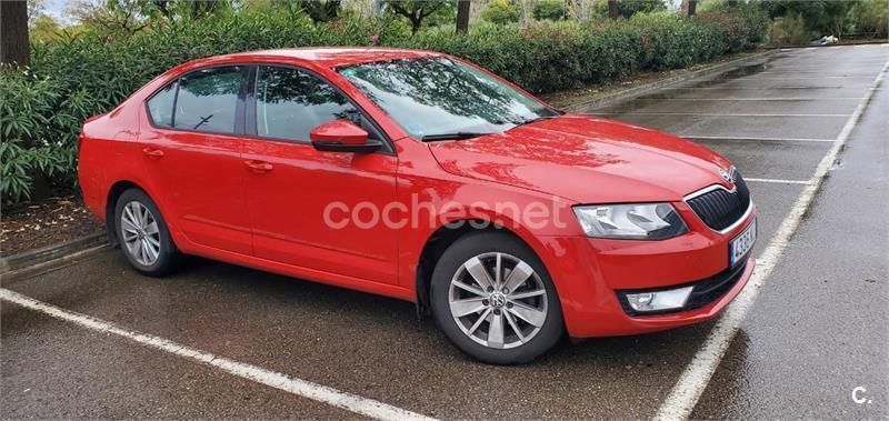 Rojo Usado 2016 Skoda Octavia GreenLine Berlina | 8800 € (Super precio) - Imagen 1/4