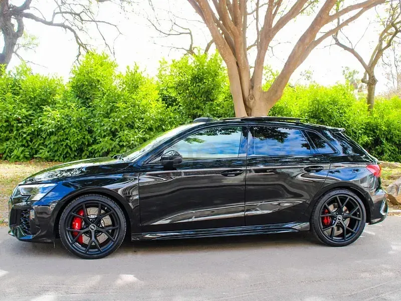 Usado Audi RS3 400 CV (294 kW) 2021 Negro Berlina