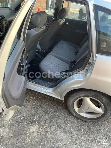 Usado Seat Ibiza 68 CV (50 kW) 1999 Gris / plata Utilitario