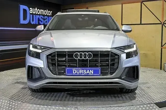 Usado Audi Q8 S-Line 286 CV (210 kW) 2021 Gris SUV