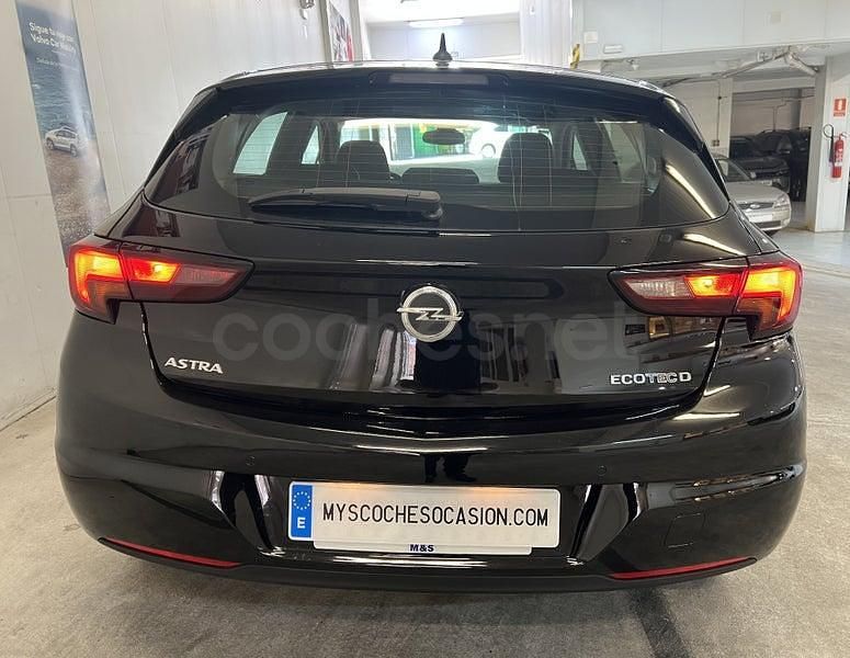 Usado Opel Astra Selective 110 CV (80 kW) 2018 Negro Berlina