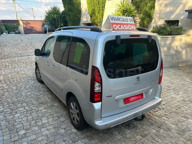 Usado Peugeot Partner Tepee Style 100 CV (73 kW) 2016 Gris / plata Monovolumen