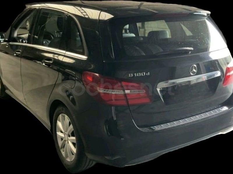 Usado Mercedes B180 109 CV (80 kW) 2017 Negro Monovolumen