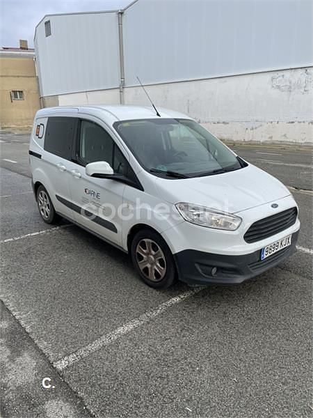 Usado Ford Tourneo Courier Trend 100 CV (73 kW) 2018 Blanco Monovolumen