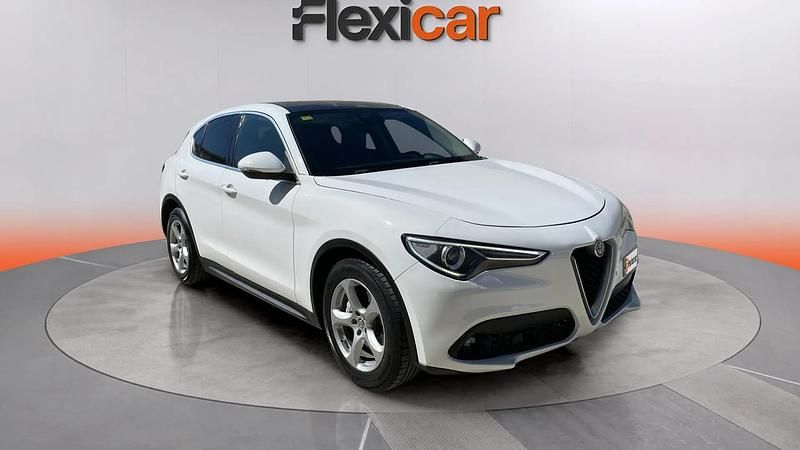 Usado Alfa Romeo Stelvio 180 CV (132 kW) 2018 Blanco SUV