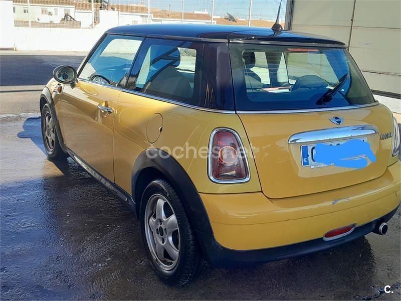 Usado Mini Cooper 120 CV (88 kW) 2008 Amarillo Utilitario