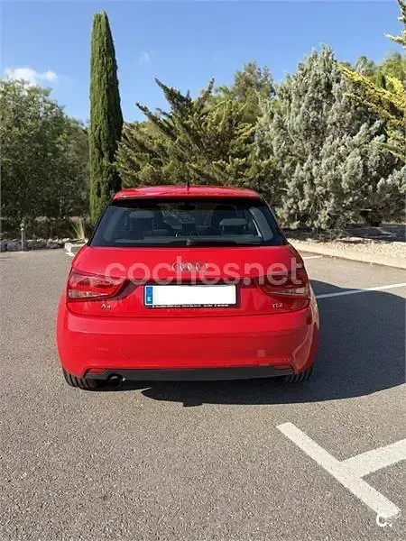 Usado Audi A1 Attraction 105 CV (77 kW) 2011 Rojo Utilitario