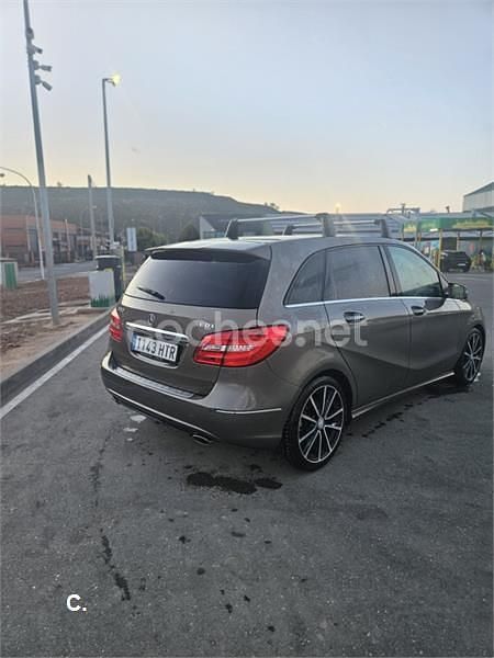 Usado Mercedes B180 109 CV (80 kW) 2013 Marrón Utilitario