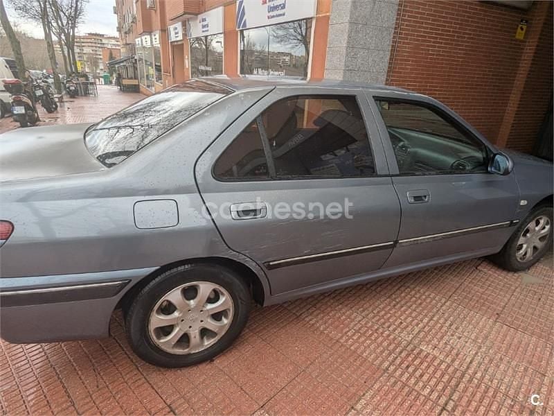 Usado Peugeot 406 90 CV (66 kW) 2001 Gris / plata Berlina