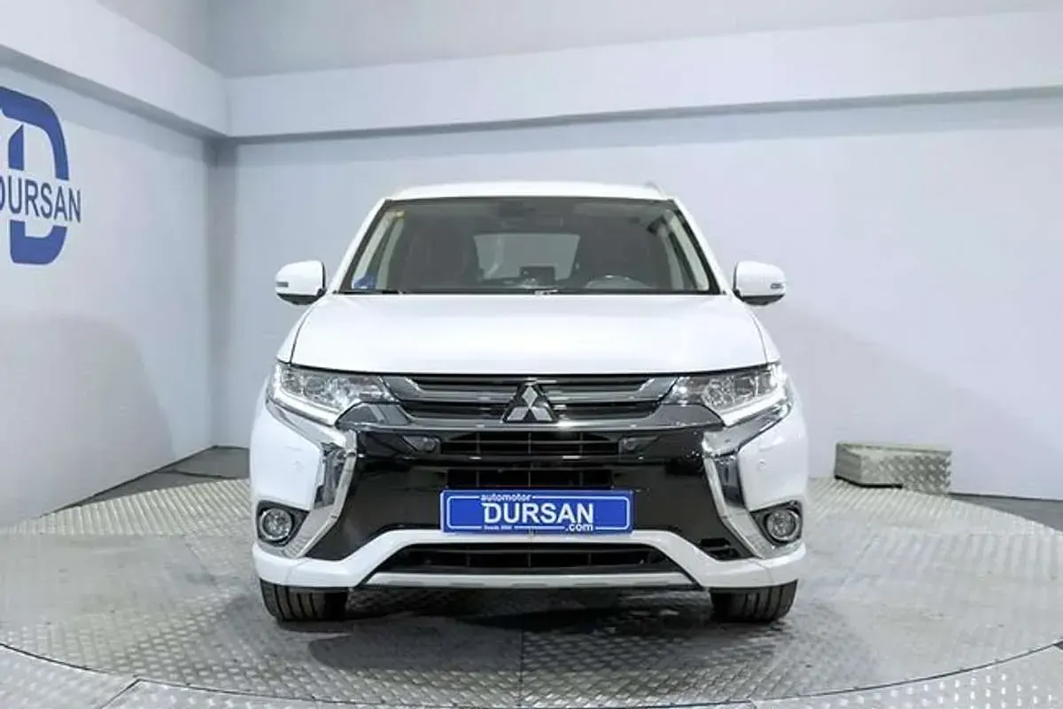 Usado Mitsubishi Outlander P-HEV 204 CV (150 kW) 2016 Blanco SUV