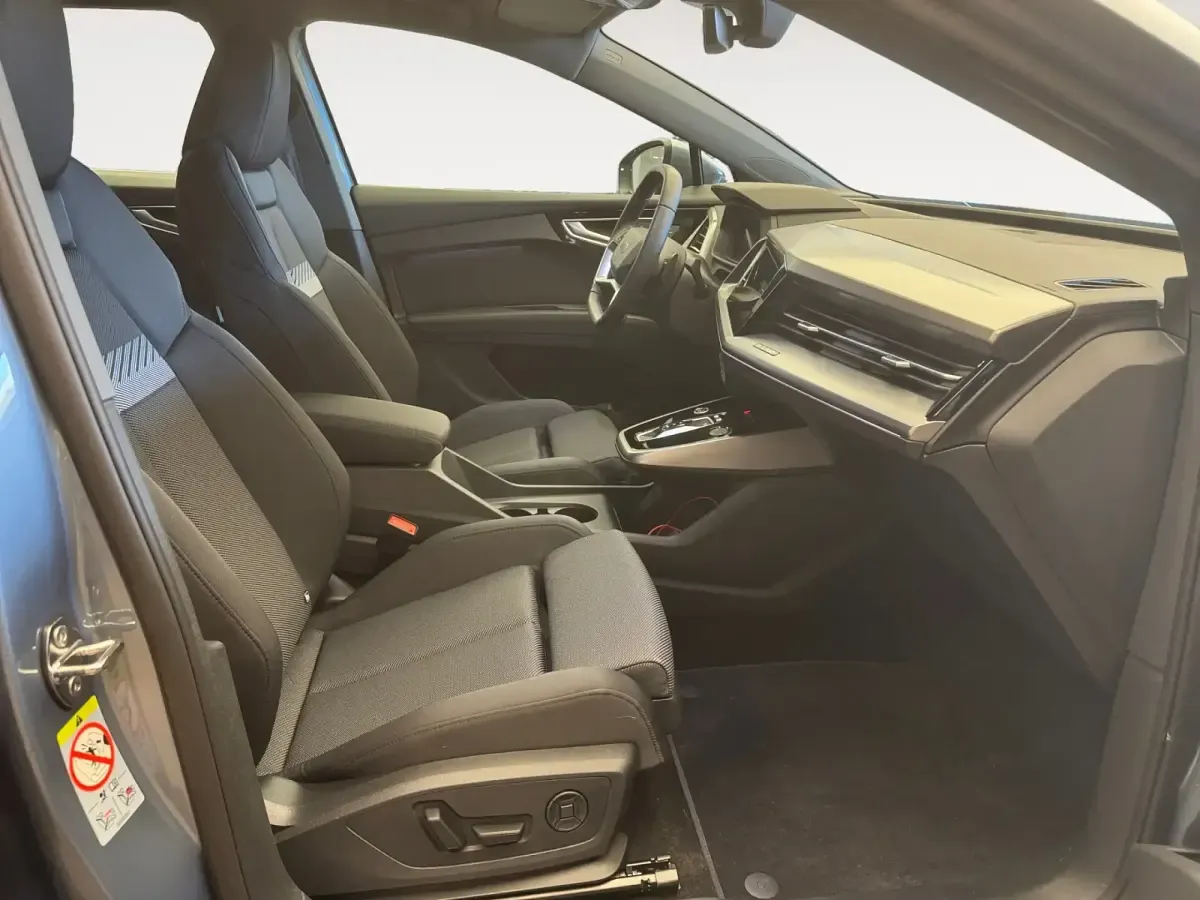 Usado Audi Q4 e-tron Advanced Plus 110 kW (150 CV) 2025 Azul SUV