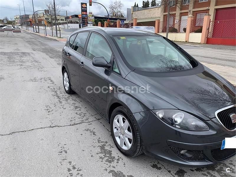 Usado Seat Altea XL 140 CV (102 kW) 2009 Gris / plata Monovolumen