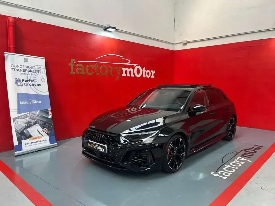 Usado Audi RS3 Sportback 400 CV (294 kW) 2024 Negro Utilitario