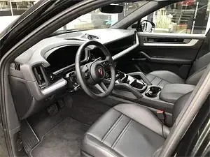 Usado Porsche Cayenne E-Hybrid 471 CV (346 kW) 2025 Negro metalizado SUV
