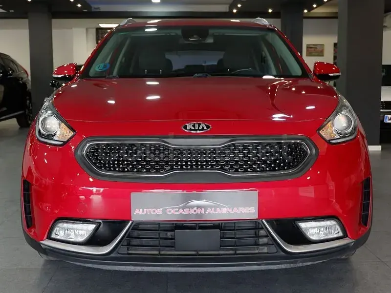 Usado Kia Niro 141 CV (103 kW) 2017 Granate SUV