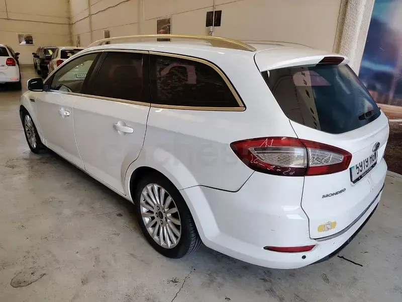 Usado Ford Mondeo Sport 115 CV (84 kW) 2011 Gris / plata Familiar