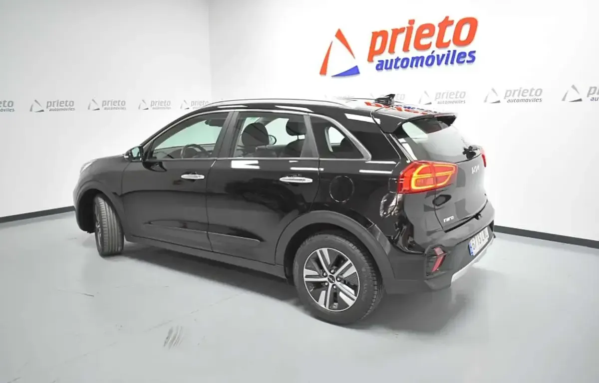 Usado Kia Niro 141 CV (103 kW) 2022 Negro SUV