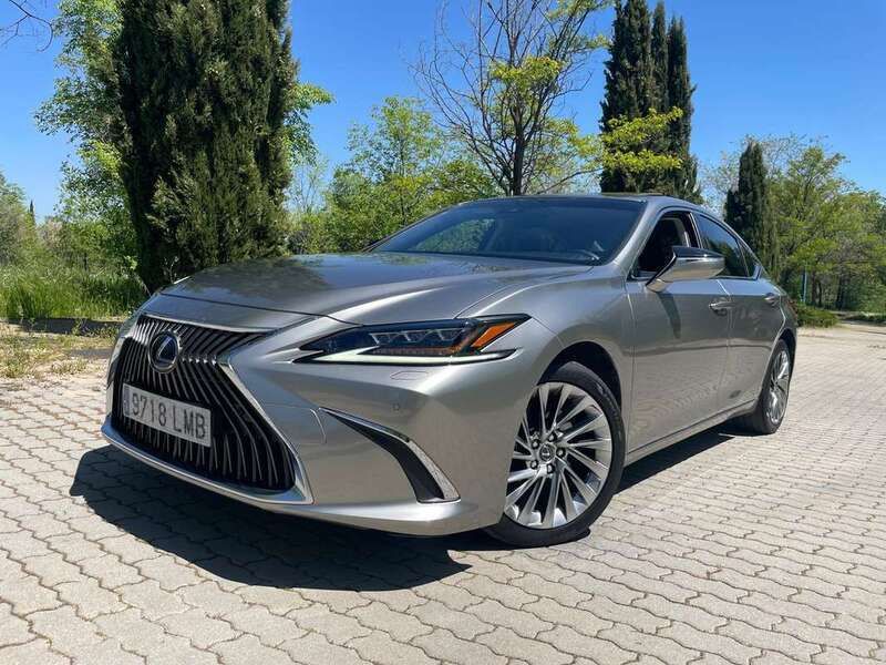 Gris Usado 2021 Lexus ES300 Executive Line Berlina | 27.990 € (Precio justo) - Imagen 1/4