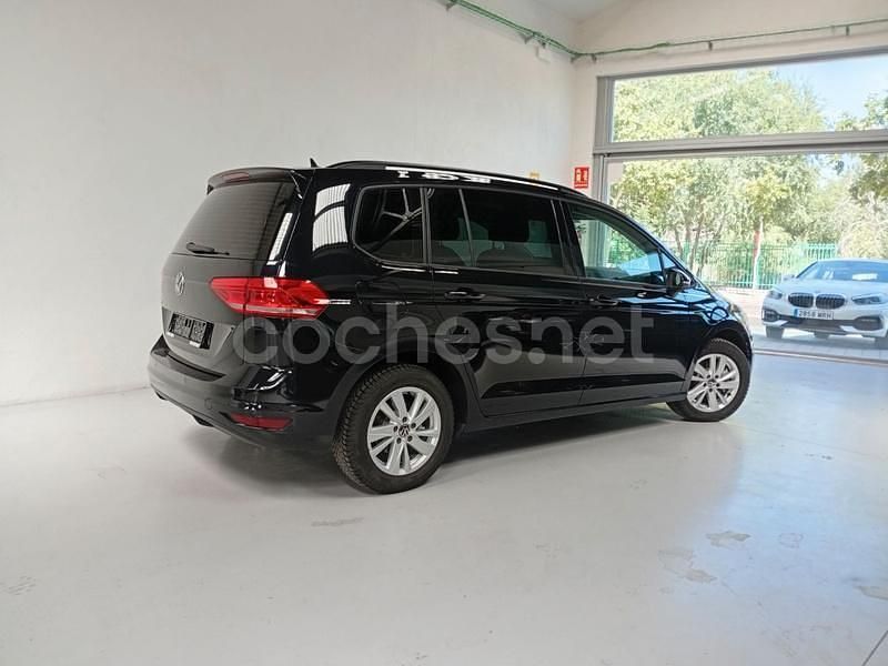 Usado VW Touran Business 122 CV (89 kW) 2021 Negro Monovolumen