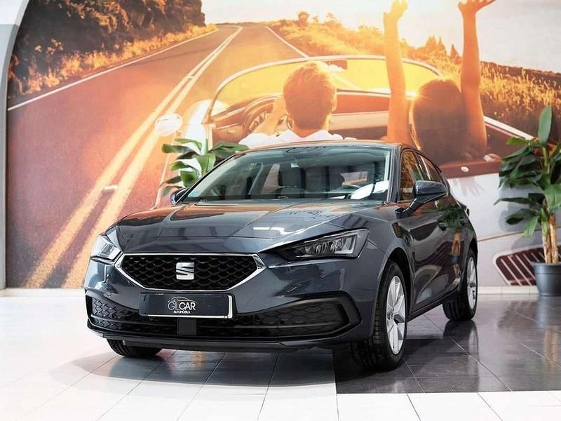 Usado Seat Leon Style 110 CV (80 kW) 2024 Gris Utilitario