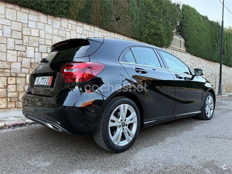 Usado Mercedes A180 109 CV (80 kW) 2018 Negro Berlina
