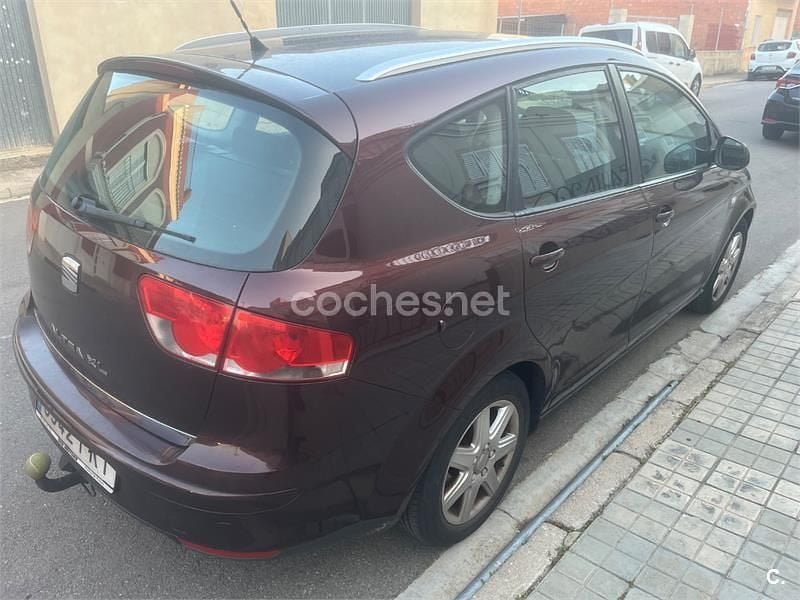 Usado Seat Altea XL Stylance 140 CV (102 kW) 2007 Granate Monovolumen