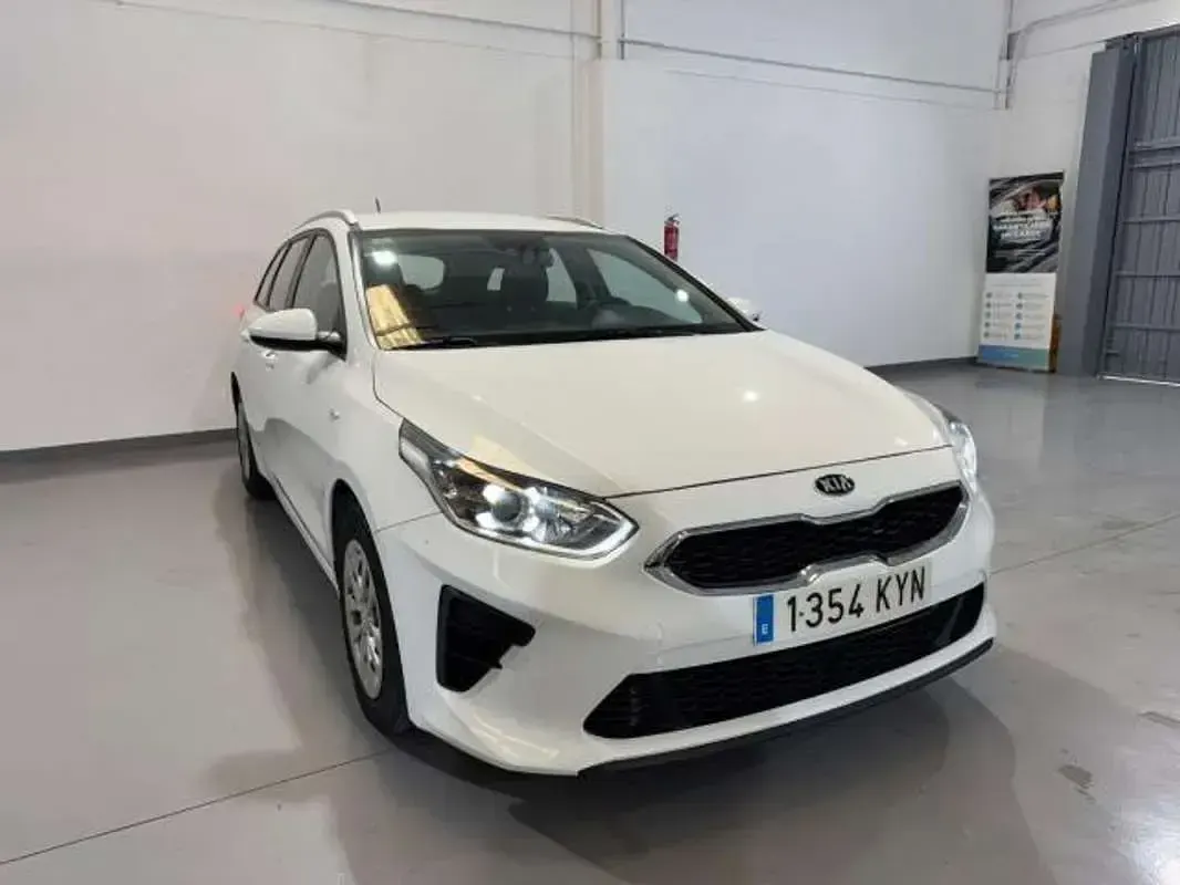 Usado Kia Ceed 116 CV (85 kW) 2019 Blanco Utilitario