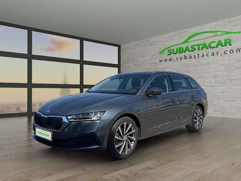 Gris Usado 2022 Skoda Octavia Ambition Familiar | 13.678 € (Super precio) - Imagen 1/4