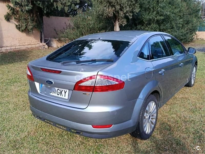 Usado Ford Mondeo Titanium 140 CV (102 kW) 2009 Gris / plata Berlina