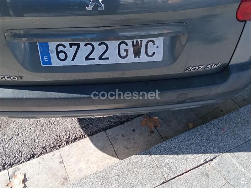Usado Peugeot 207 Outdoor Outdoor 110 CV (80 kW) 2010 Gris / plata Familiar