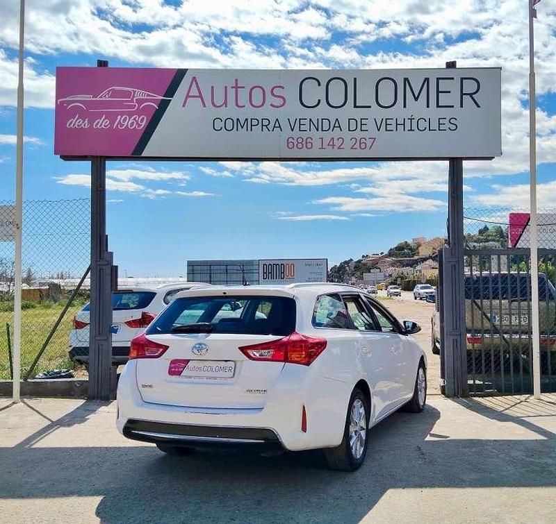 Usado Toyota Auris Active 124 CV (91 kW) 2014 Blanco Utilitario