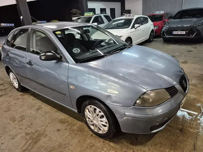 Usado Seat Ibiza 75 CV (55 kW) 2005 Gris / plata Utilitario