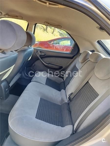 Usado Citroën Xsara 90 CV (66 kW) 2004 Gris / plata Berlina