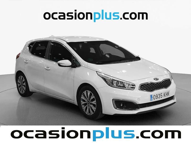 Käytetty Kia Ceed 100 HP (73 kW) 2018 Valkoinen Viistoperä