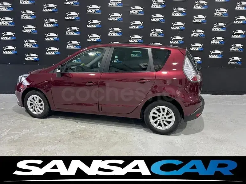 Usado Renault Scénic LIMITED 110 CV (80 kW) 2015 Granate Monovolumen