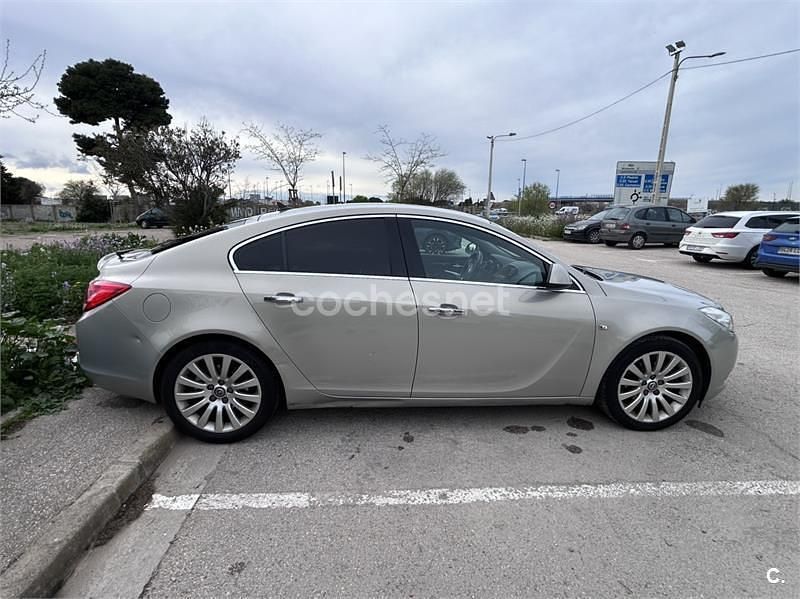 Usado Opel Insignia Edition 160 CV (117 kW) 2010 Gris / plata Berlina