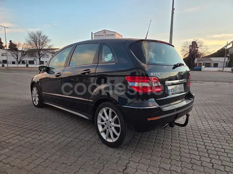 Usado Mercedes B200 140 CV (102 kW) 2008 Negro Monovolumen